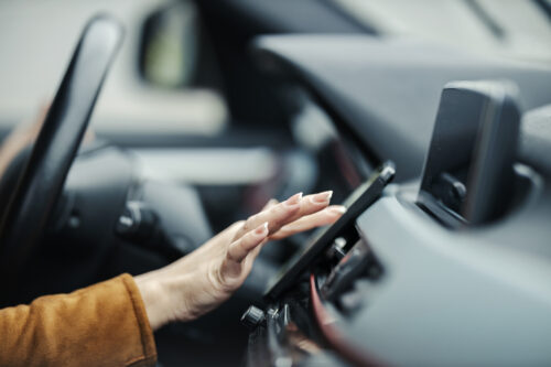 Mobilholder til bilen